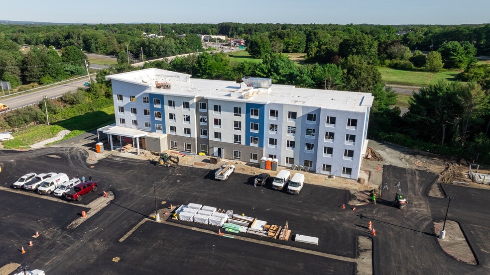 More Photos Of 940 Fall River Ave, Seekonk Hotel For Lease