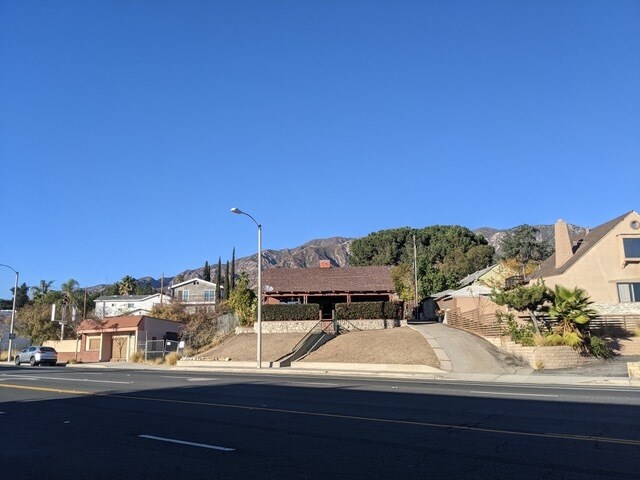 More Photos Of 2757 Foothill Blvd, La Crescenta Freestanding For Sale
