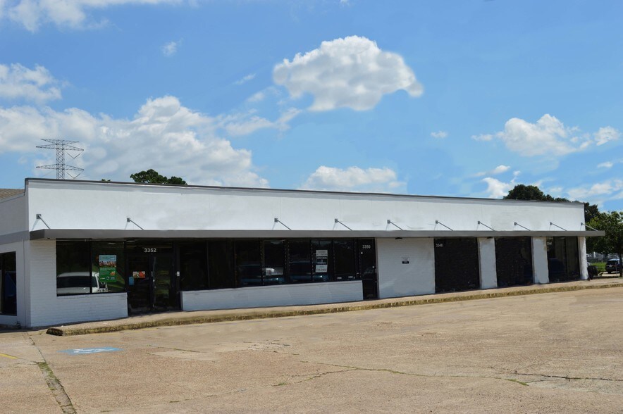 More Photos Of 3350 E TC Jester Blvd, Houston General Retail For Lease