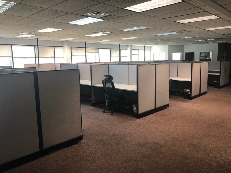 More Photos Of 2303 SE 17th St, Ocala Coworking Space