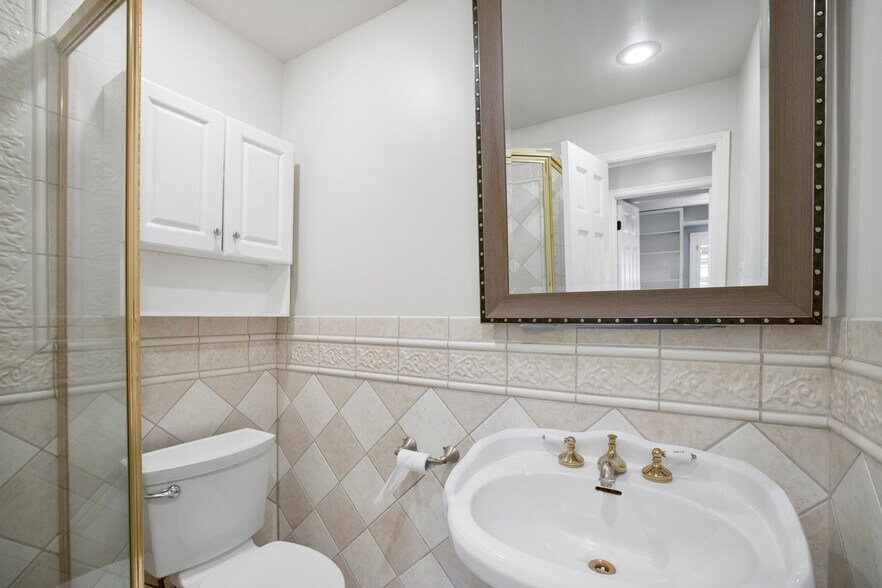More Photos Of 801 W Whittier Blvd, La Habra Storefront Retail Residential For Sale