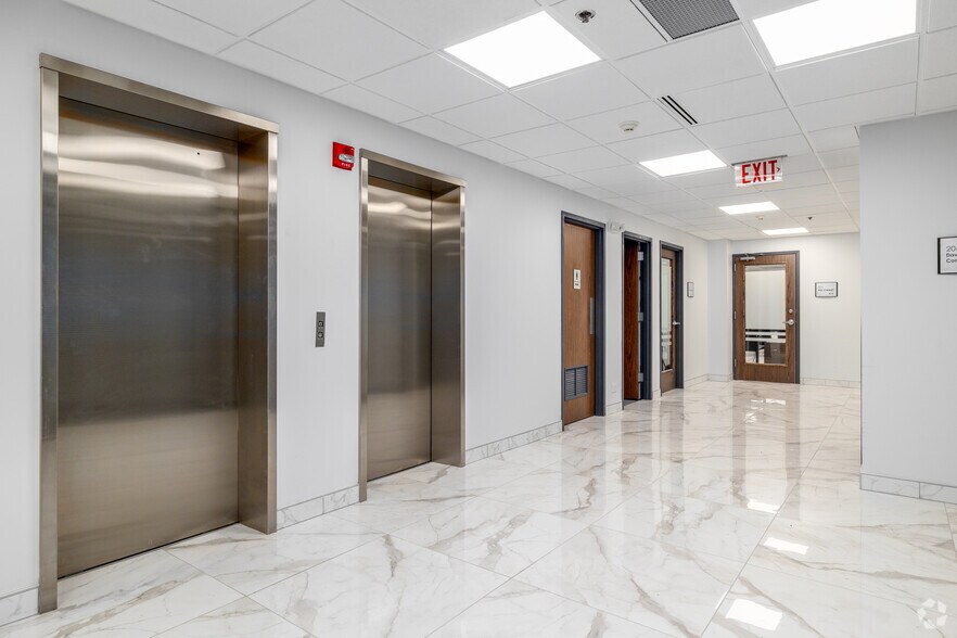 More Photos Of 2115 Butterfield Rd, Oak Brook Office For Lease