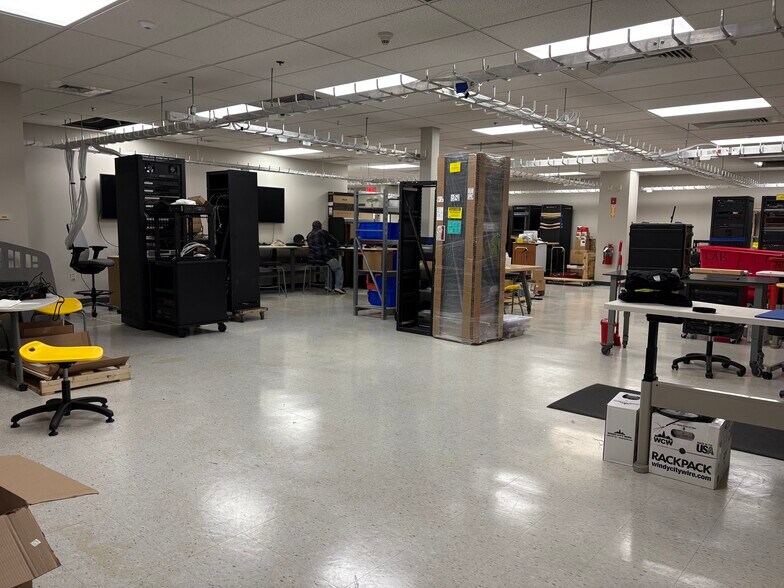 More Photos Of 201 Riverneck Rd, Chelmsford Office For Lease