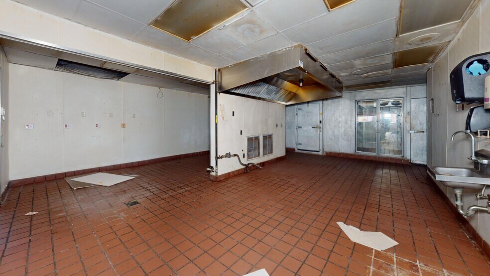 More Photos Of 1329 Main St, Chipley Restaurant For Lease