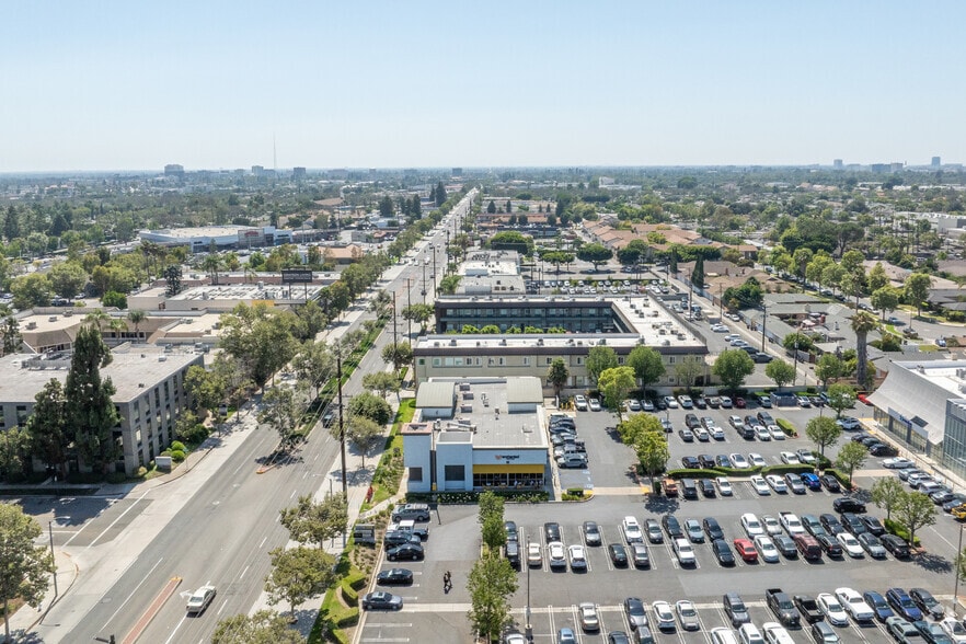 More Photos Of 1935 E 17th St, Santa Ana Storefront Retail Office For Lease