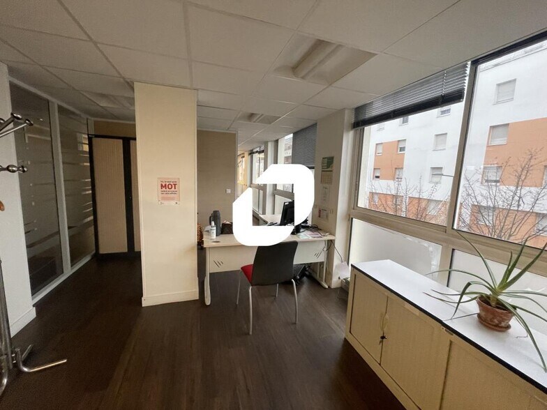 More Photos Of 11-13 Promenade Du Belvédère, Torcy Office For Sale