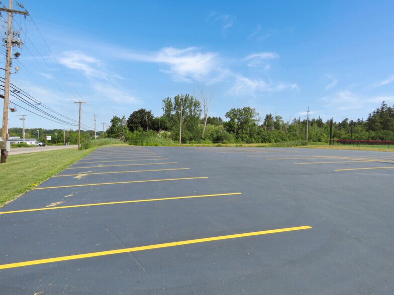 More Photos Of 6831 Seneca Ln, Elma Flex For Lease