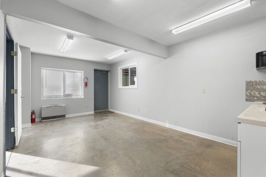 More Photos Of 80 E Wilbur Ave, Coeur d'Alene Service For Lease
