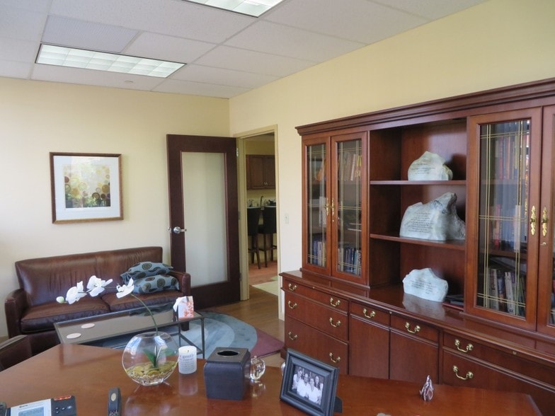 More Photos Of 92 E Main St, Somerville Office For Lease