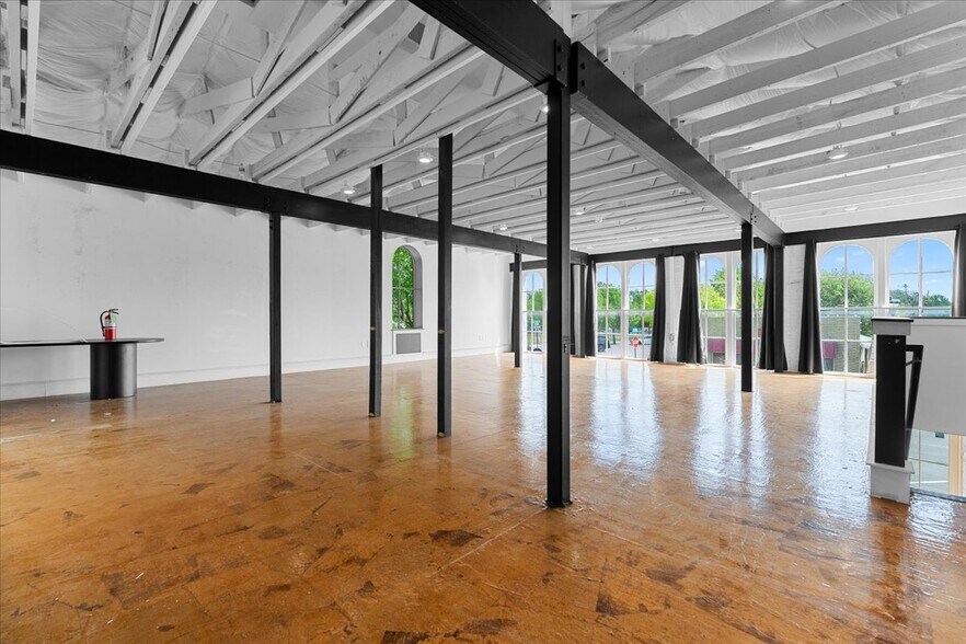 More Photos Of 117 East St, Hutto Loft Creative Space For Sale