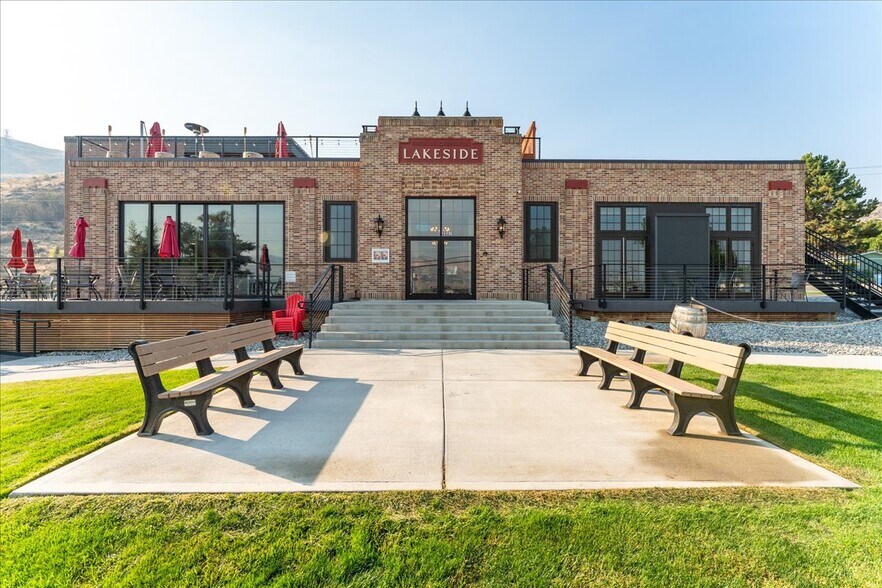 More Photos Of 2037 W Woodin Ave, Chelan Restaurant For Sale