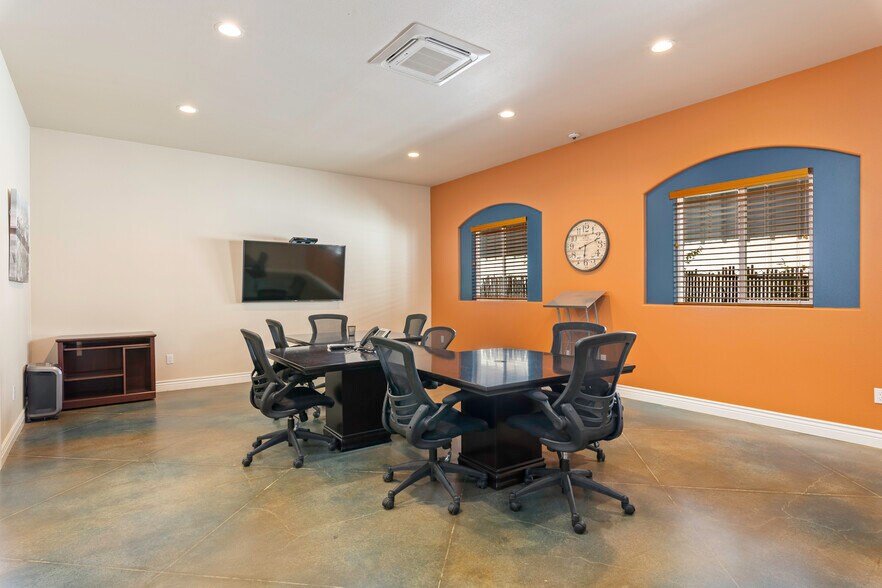 More Photos Of 2480 S Main St, Lakeport Office For Sale