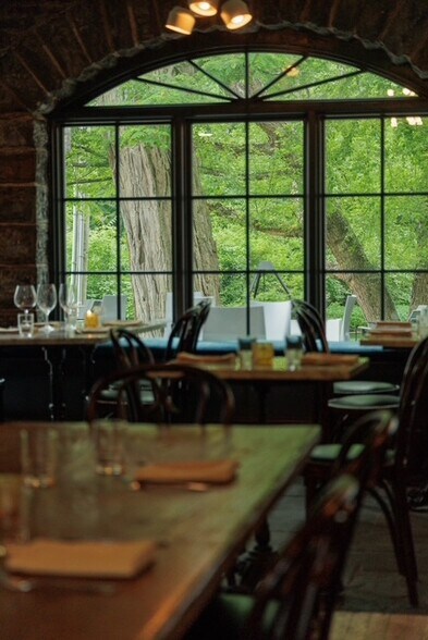 More Photos Of 3805 Main St, Stone Ridge Hotel For Sale