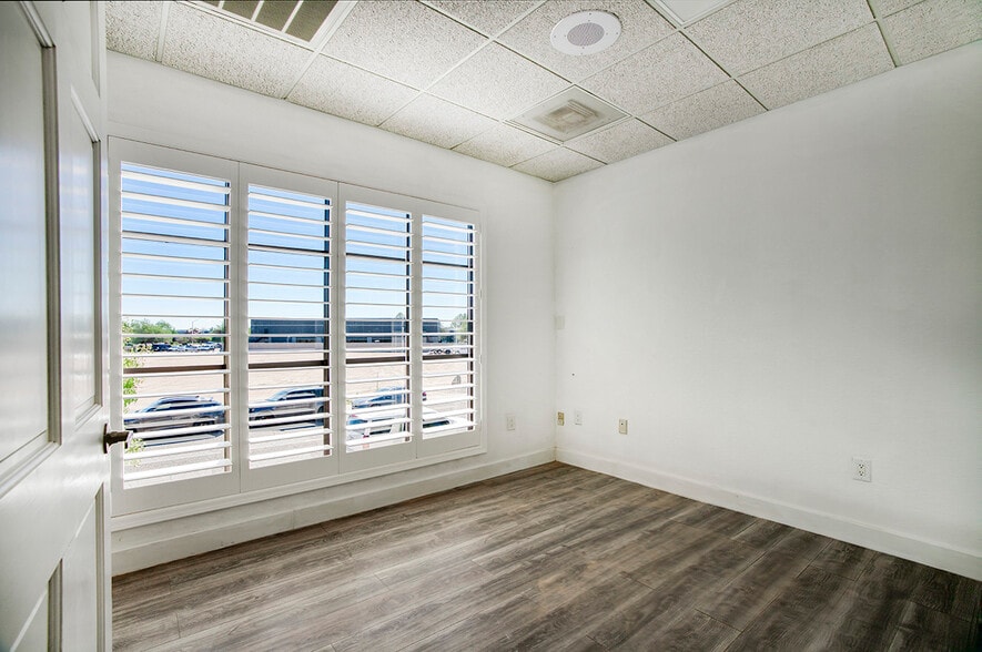 More Photos Of 8160 E Butherus Dr, Scottsdale Office For Sale