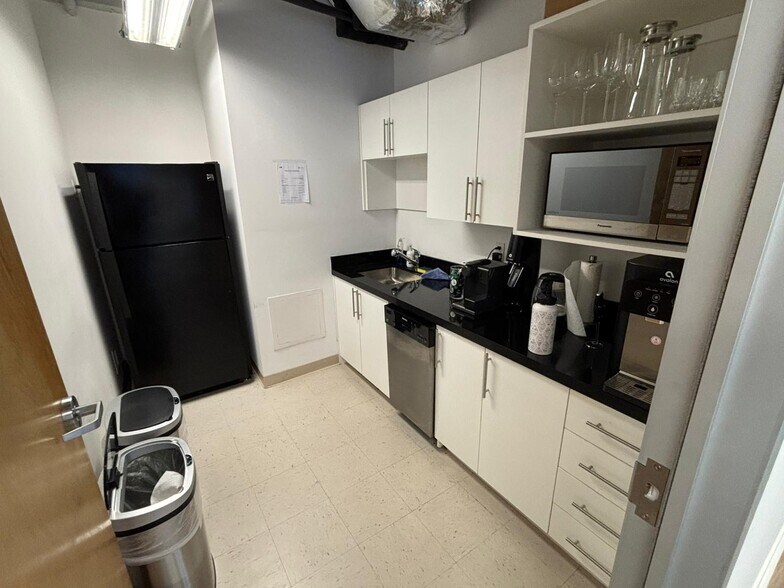 More Photos Of 14 NE 1st Ave, Miami Office For Sale