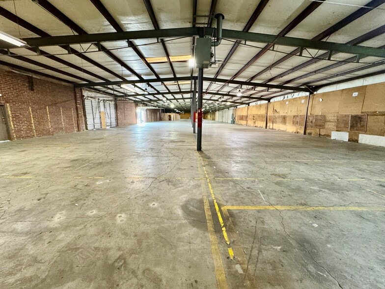 More Photos Of 114 Payne Rd, Thomasville Warehouse For Lease
