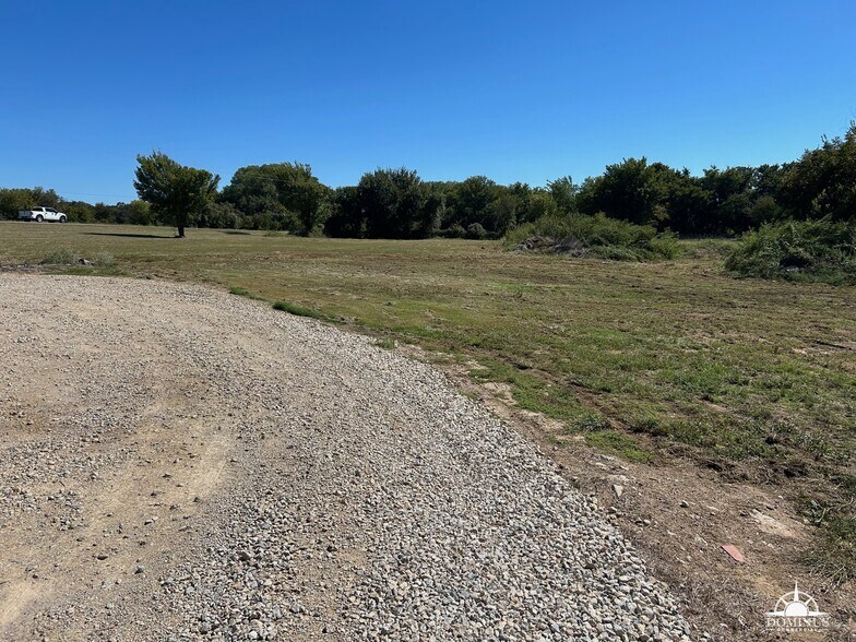 More Photos Of 121 Greenwood Cut Off Rd, Weatherford Warehouse For Sale