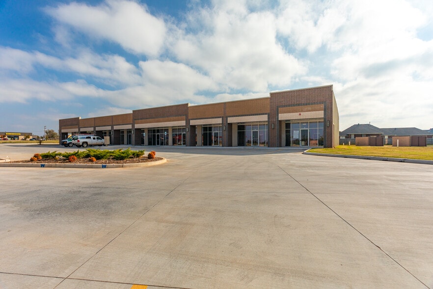More Photos Of 4301 N Sara Rd, Yukon Freestanding For Lease