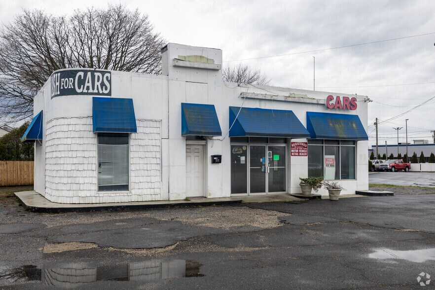 More Photos Of , Lindenhurst General Retail For Sale