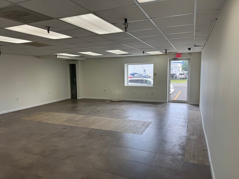 More Photos Of 9126-9166 Euclid Ave, Manassas Warehouse For Lease