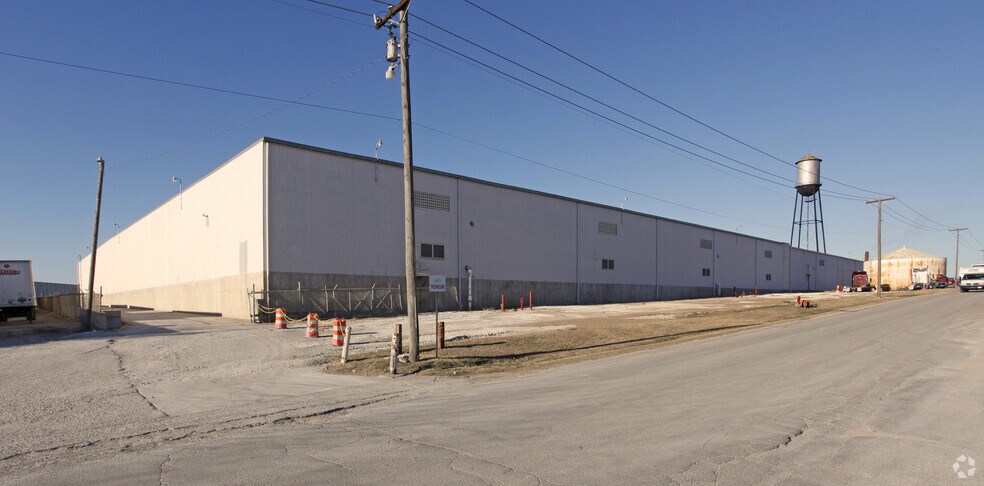 More Photos Of 5200 Beverly Dr, Waco Manufacturing For Lease