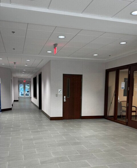 More Photos Of 1 Oak St, Asheville Office For Lease