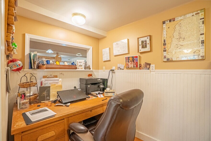 More Photos Of 8 Sunset Hills Ct, Sunrise Beach Storefront For Sale