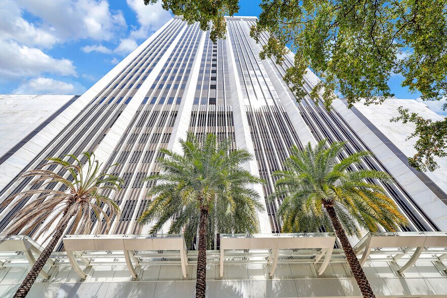 More Photos Of 1 SE 3rd Ave, Miami Office For Lease