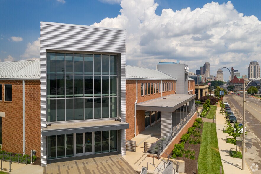 More Photos Of 2329-2351 Market St, Saint Louis Office For Lease