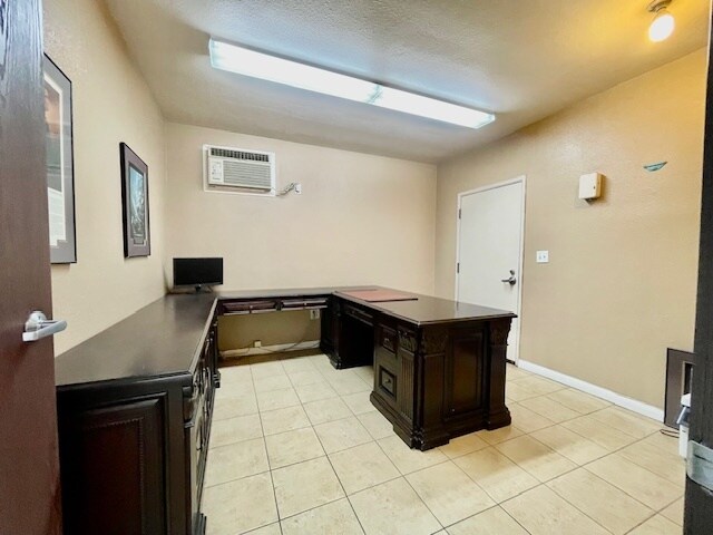 More Photos Of 800 W Willow St, Long Beach Storefront For Lease