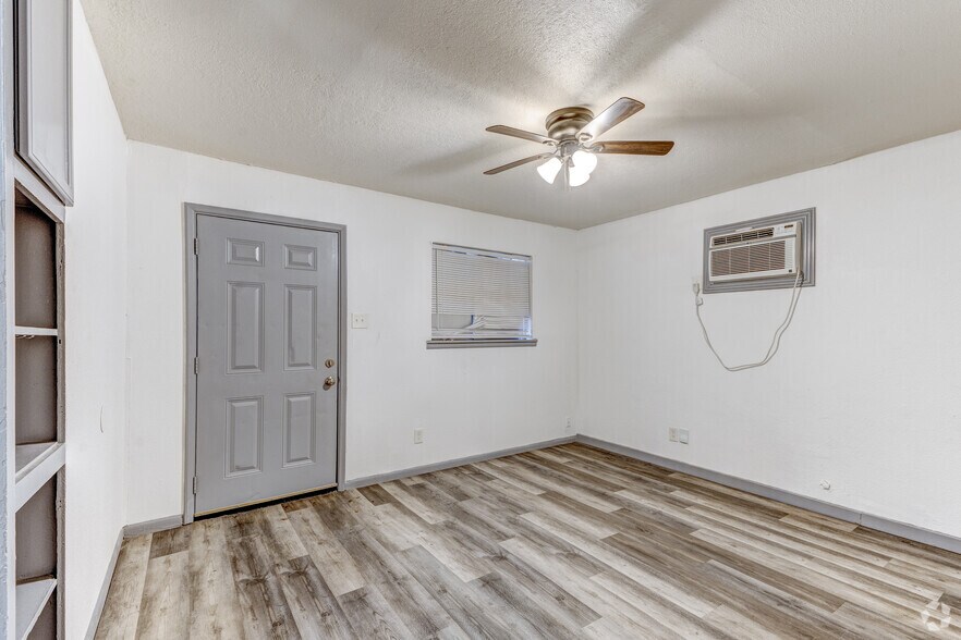 More Photos Of 1001-1007 Spooner St, Pasadena Apartments For Sale