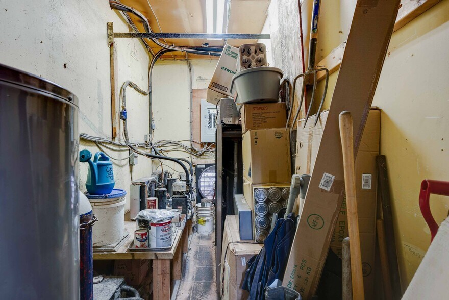 More Photos Of 231 St Paul St W, St Catharines General Retail For Sale