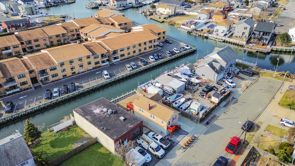 More Photos Of 83 Hampton Pl, Freeport Light Manufacturing For Sale