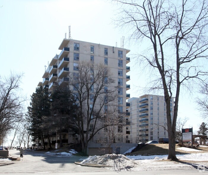 Primary Photo Of 5166-5170 Lakeshore Rd, Burlington Apartments For Sale