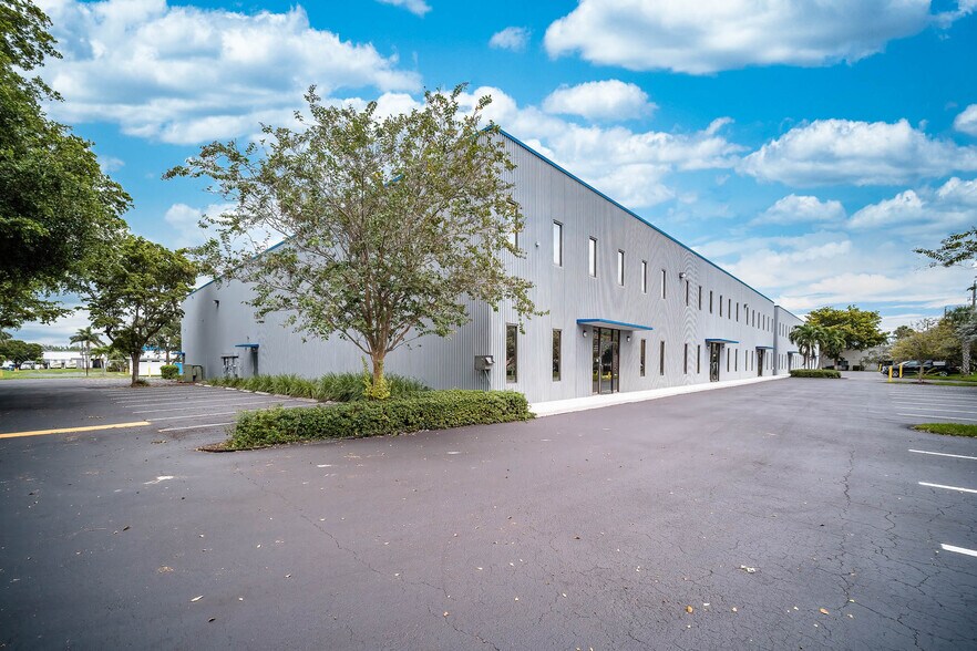 More Photos Of 3559-3575 NW 53rd St, Fort Lauderdale Warehouse For Lease