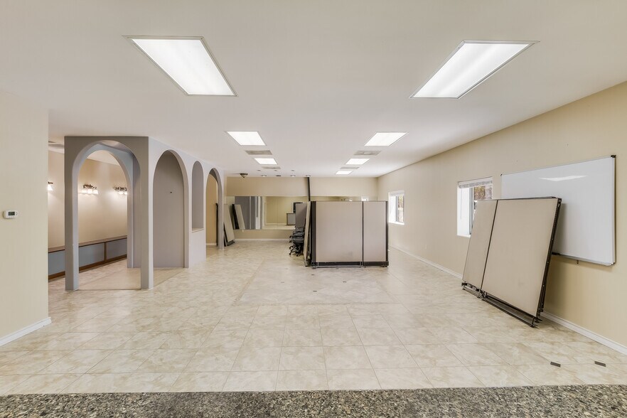 More Photos Of 3500 Lohmans Ford Rd, Lago Vista Warehouse For Sale