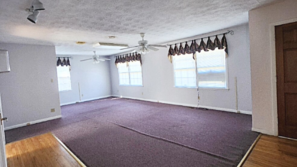 More Photos Of 7117 Raeford Rd, Fayetteville Freestanding For Lease