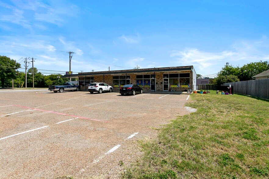 More Photos Of 641 W Bedford Euless Rd, Hurst Freestanding For Sale