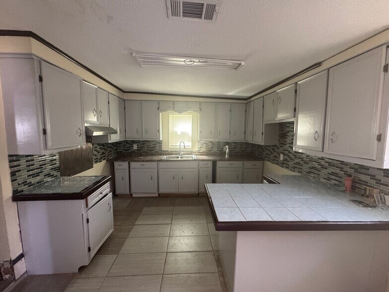 More Photos Of 2924 Byley Blvd, Orange Assisted Living For Lease