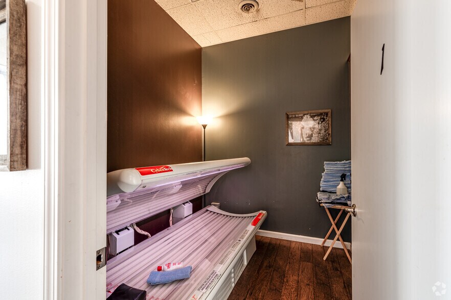 More Photos Of 1605 1st St S, Willmar Storefront For Lease