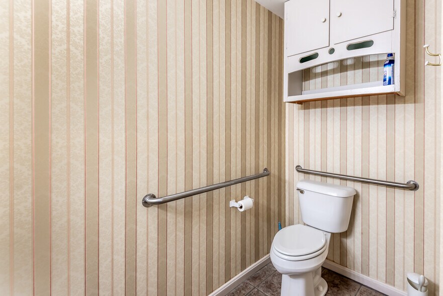 More Photos Of 3386 N State Route 123, Lebanon Office For Sale