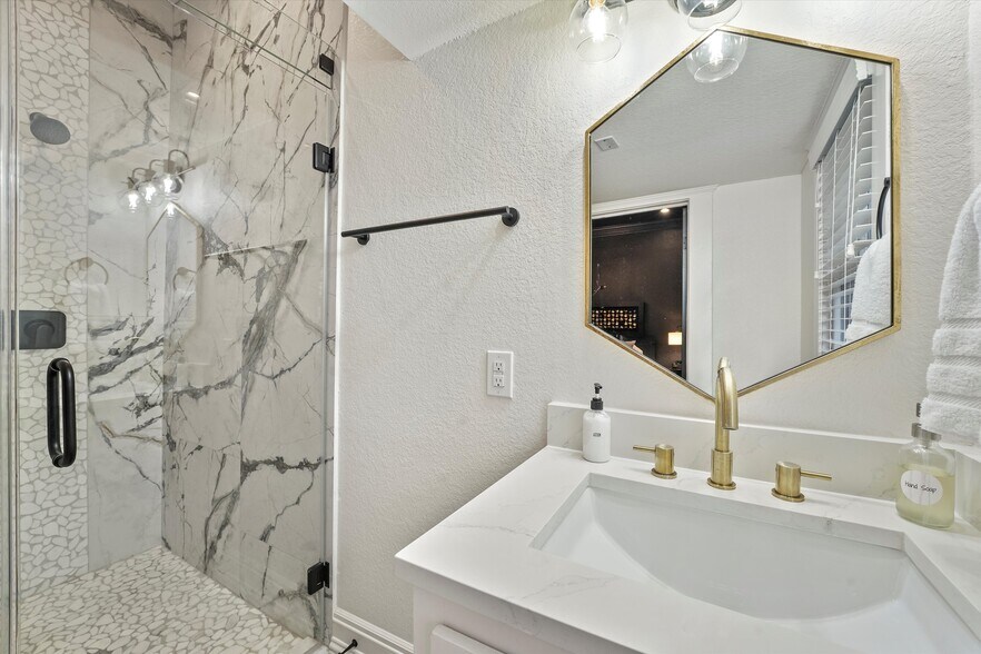 More Photos Of 235 Westheimer Rd, Houston Apartments For Sale