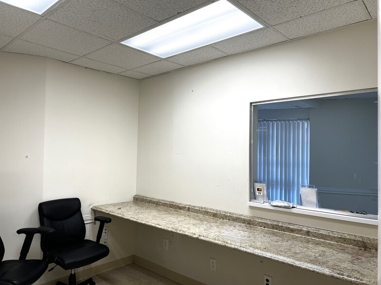 More Photos Of 116 Broadway, Amityville Office For Lease