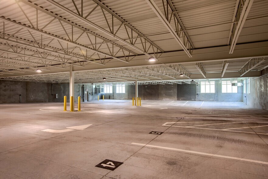 More Photos Of 15950 W Dodge Rd, Omaha Office For Lease