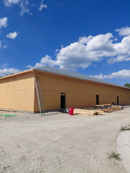More Photos Of 2930 Henderson Dr, Jacksonville Coworking Space
