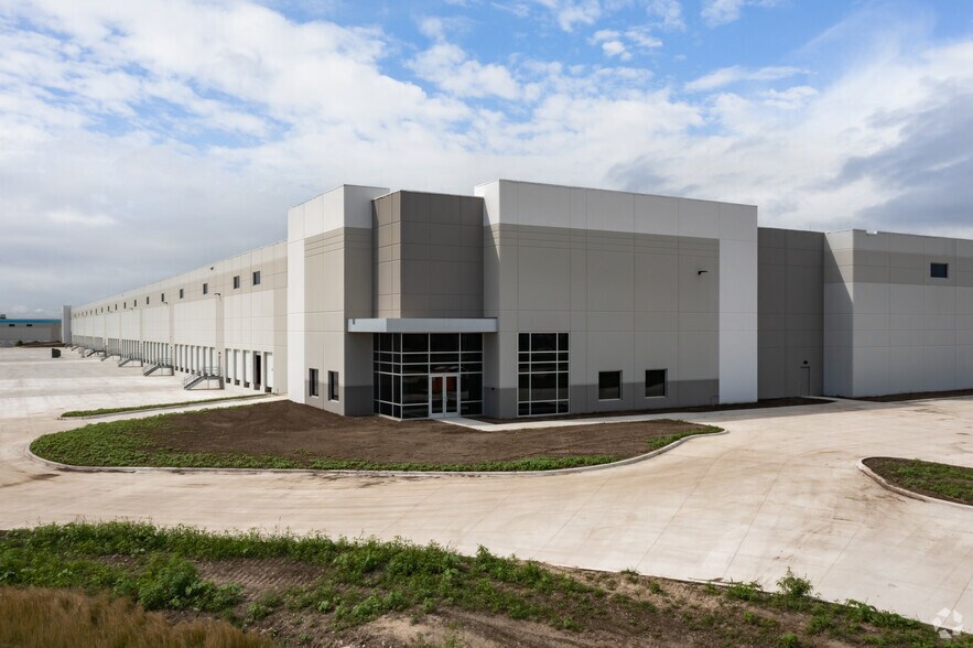 Primary Photo Of 12345 38th St, Kenosha Distribution For Lease