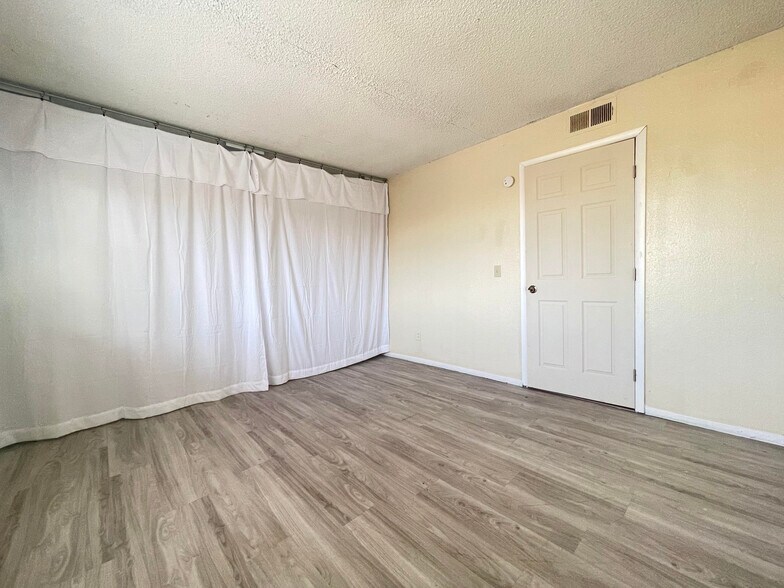 More Photos Of 1709 Fairfield Ave, Las Vegas Apartments For Sale