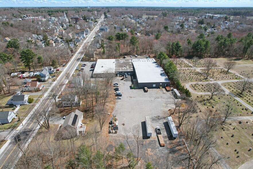More Photos Of 145 Union St, Holbrook Warehouse For Lease