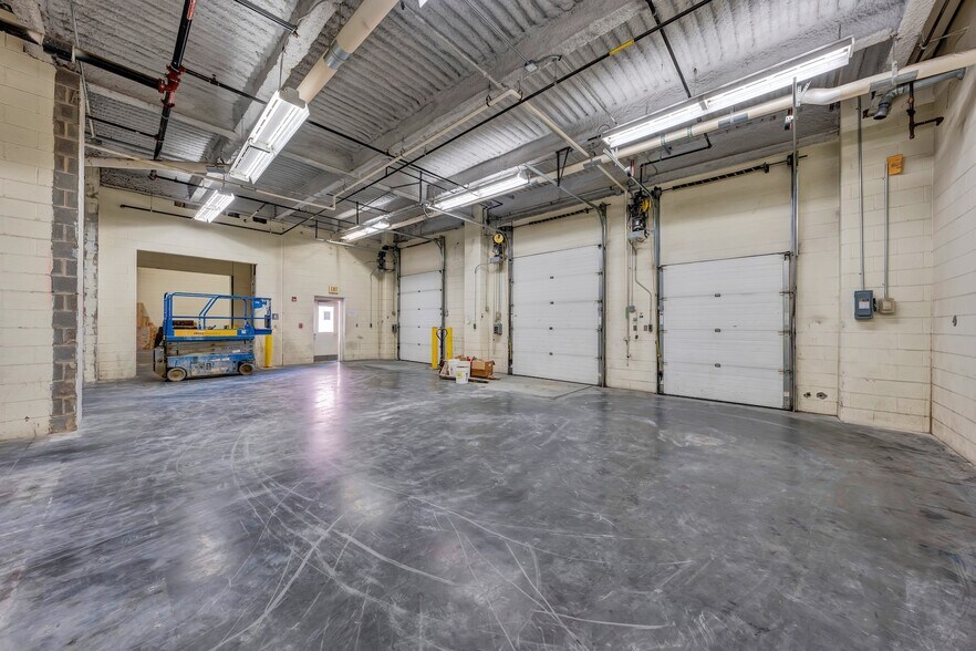 More Photos Of 120 Salem Ave SW, Roanoke Warehouse For Lease