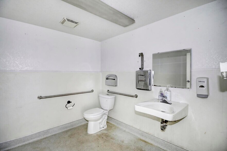 More Photos Of 2265 Sunrise Blvd, Gold River Auto Repair For Lease